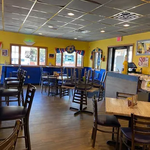 Distanced tables 5/2021