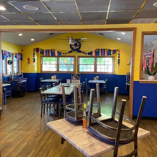 Distanced tables 5/2021