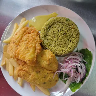 Fish Filete with cilantro rice, french fries and sarza criolla.