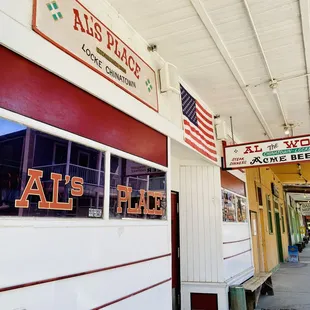 the outside of a restaurant