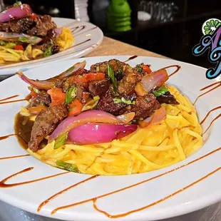 Tallarin a la Huancaina y saltado de churrasco