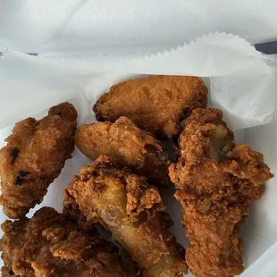 bbq chicken, fried chicken wings, chicken wings, fried chicken, chicken wings and fried chicken, poultry, food, bbq wings, chicken