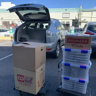 Ordered &amp; paid in cash 3 days before event. Picking up 200 bentos at 9am was seamless.