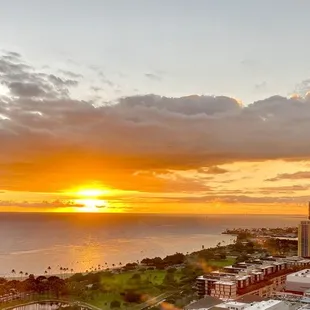 Sunset dinner at Signature Steak 34th floor!