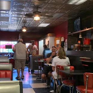 Quint indoors and limited seating make it very popular on the weekends for breakfast