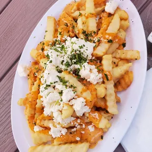 Garlic feta fries