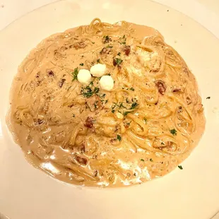 Linguine carbonara. HUGE portions!