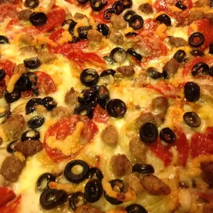 The Kitchen Sink pizza