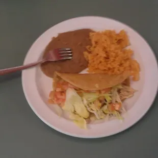 Child&apos;s chicken taco plate... Lotsa chicken, delicious order n not too big!