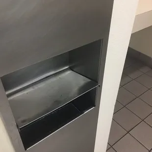 Empty paper dispenser
