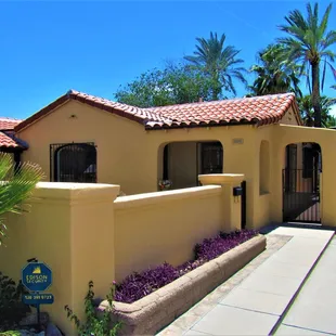 A Sense of Style on 2nd St.