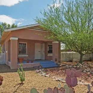 Cute &amp; Cozy Craftsman