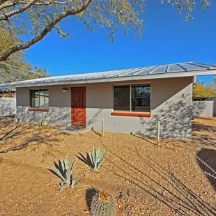 Drivin' on Dickson Dr.