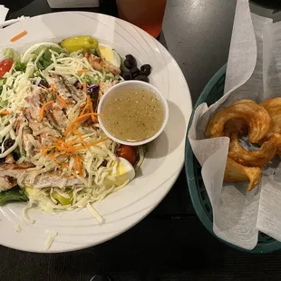 Grilled chicken salad with Italian dressing (got it on the side). Salad Includes fries but they serve them on the side. Very good.