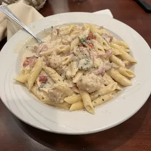 Penne carbonara with chicken