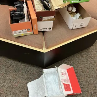 I tried on many shoes.