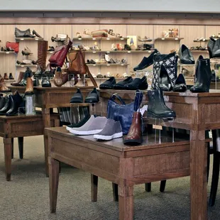 Alan's Shoes Oracle interior