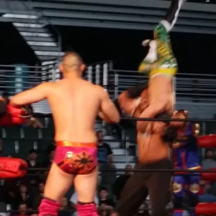 ROH WRESTLING.......