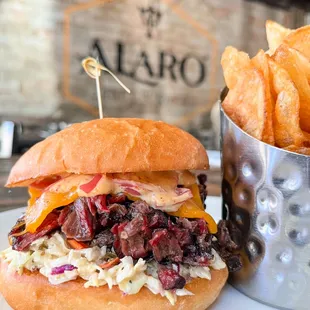 Smoked Beef Cheek Sandwich
House Smoked Beef Cheeks, Mustard Slaw, Cheddar Cheese, Pickled Onions &amp; Harissa Aioli on Toasted Acme Bun