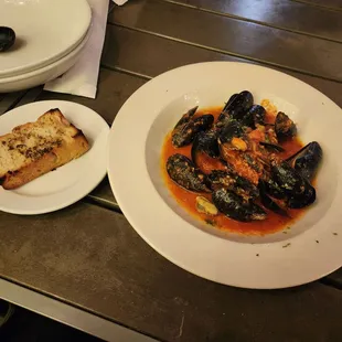 Mussels in Carrot-Ginger Marinara