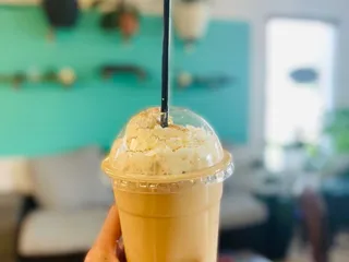 La Vie Always Latte Cafe