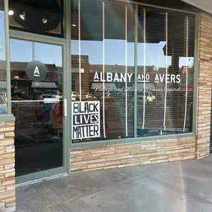 Sustainably sourced and curated women's new and vintage clothing, accessories, and home goods.