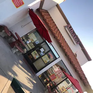 the outside of a restaurant