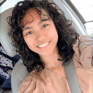 Nia E.