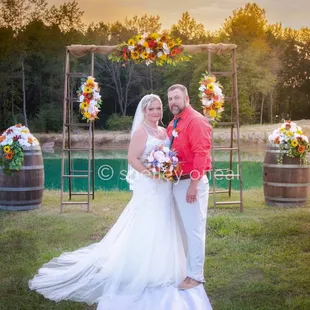 Wedding arch &amp; bouquet