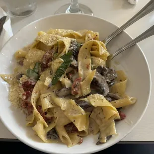 Pappardale pasta was so good with the mushrooms and dried tomatoes. Especially good with a white wine.