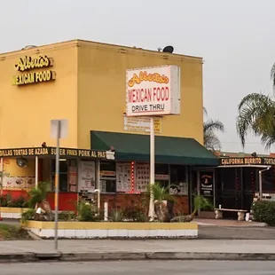 the outside of a restaurant