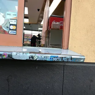 the outside of a restaurant