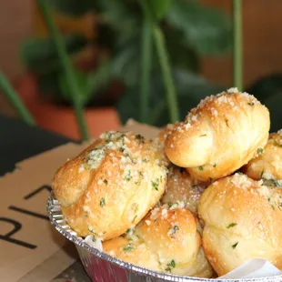 a basket of pizzerias