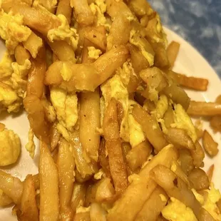 Half burned egg and French fry burrito really dalbertos this is rediculos i should of just ordered an order of fries lol
