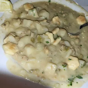 Too many potatoes and doesn't taste like clam chowder. Leaving bowl at table and taking the $9 cash hit. Never again.