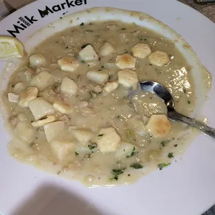 I had to ask for the crackers,  but made it worse. Tasted like chowder iyt of the can, maybe worse.