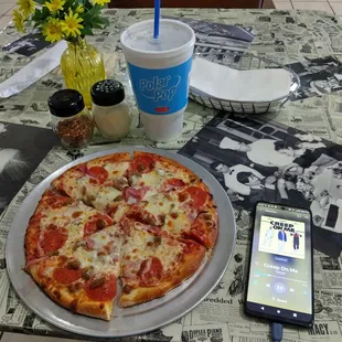 One of the Best Pizza Places in Vega$! All Meat Pizza with a Polar Pop! Don&apos;t Creep On Me!!!