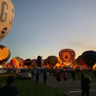 Balloon glow synchronized burn.