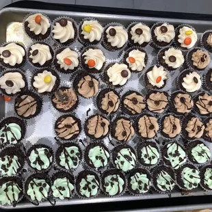 More yummy Cake Fetish tasty bites.