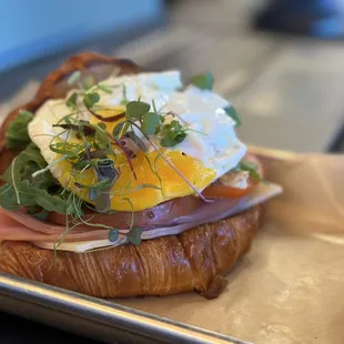 Egg, ham and cheese croissant