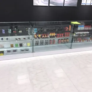 Tanks, juices, batteries and hand pieces WARNING: This product contains nicotine. Nicotine is an addictive chemical.