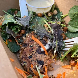 Veggie patty &amp; salad