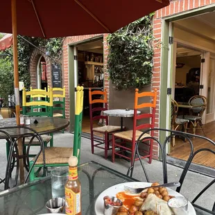 Outside table service seating