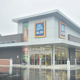 Rainy day at ALDI