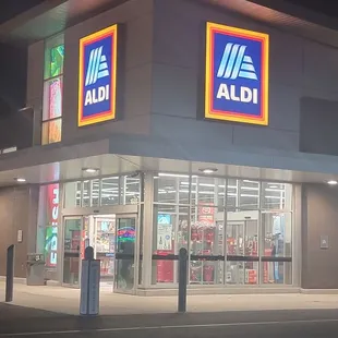 Front of ALDI