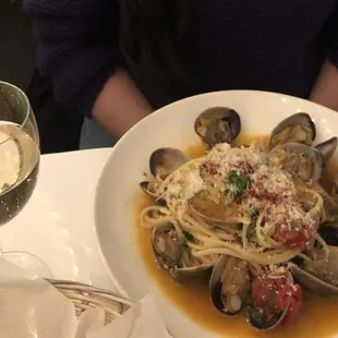 Clam and tomato pasta