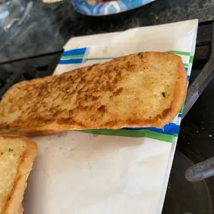 Sad smashed &quot;Garlic Bread&quot; with no flavor at all and super rubbery