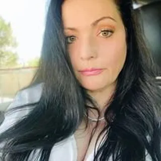 Lara F.