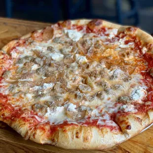Build Your Own Pie: tomato sauce | housemade mozzarella, caramelized onion, Italian sausage