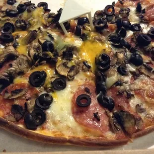 Aldo&apos;s Special , thin crust is so awesome.